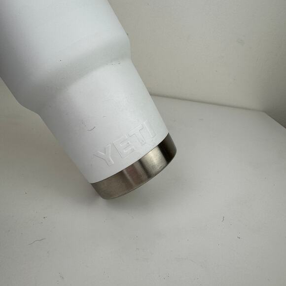 Yeti White Vacuum Insulated Stainless Steel Straw Lid Portable Stackable Tumbler - Picture 4 of 6
